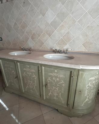 Mobile vintage bagno con rubinetteria