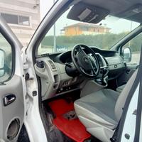 furgone Opel Vivaro passo lungo automatico 