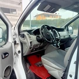 furgone Opel Vivaro passo lungo automatico 