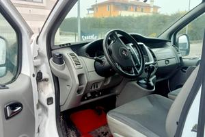 furgone Opel Vivaro passo lungo automatico 