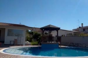 Villa singola con piscina e tanto giardino