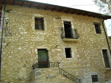 Rustico da ristrutturare internamente