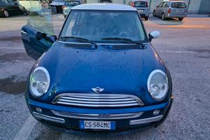 Mini Cooper 1.6 *MOTORE FUSO*/per Ricambi 