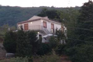 Proprietà autonoma corredata di terreno