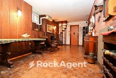 AMPIO MONOLOCALE CON CUCINA E SERVIZIO MURA LATINE