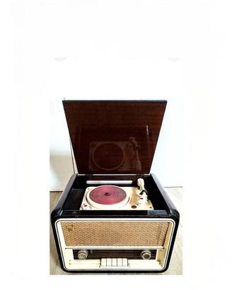 Radio d'epoca con giradischi integrato, un pezzo d