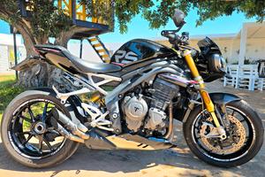 triumph speed triple 1200rs 
