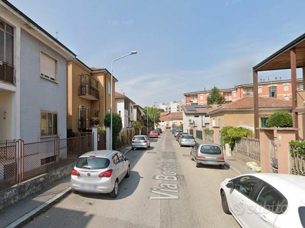 Spazioso 4 locali con balcone in stile moderno