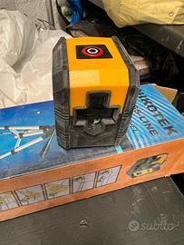 Livella elettronica con treppiede e custodia