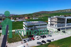 Immobile di 485 m² con più di 5 locali a Tito