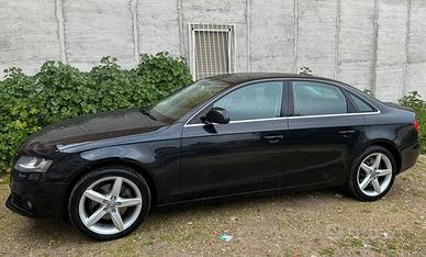 AUTO AUDI A4