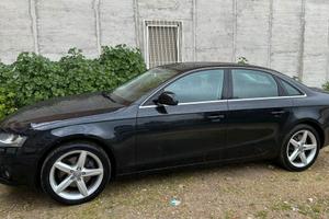 AUTO AUDI A4