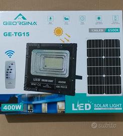 faro led con pannello solare 