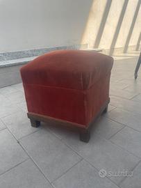 Poggiapiedi imbottito in velluto