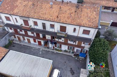 Palazzo / Stabile di 768 m² con 3 locali a Melzo