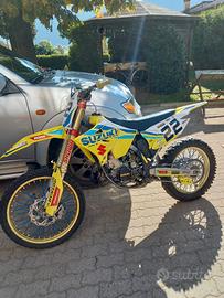 Suzuki RM 125 targato
