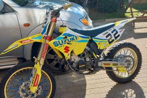 Suzuki RM 125 targato