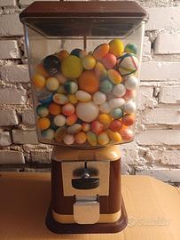 distributore vintage di pistacchi, noccioline