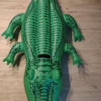 Gonfiabile a forma di coccodrillo