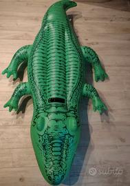 Gonfiabile a forma di coccodrillo