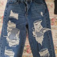 Jeans strappati da donna