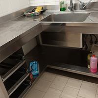 Lavello ad angolo con scorrimento