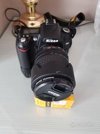 Reflex Nikon D90 obiettivo 18-105 VR con battery