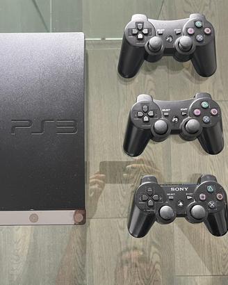 PlayStation 3 con 3 controller e 24 giochi