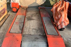 Ponte sollevatore auto