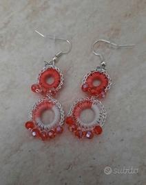 Braccialetti e orecchini