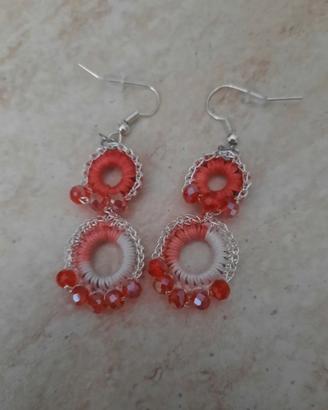 Braccialetti e orecchini