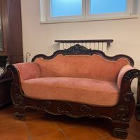 Divano antico in legno e tessuto