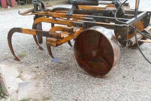 Chisel Estirpatore trainato per cingolati