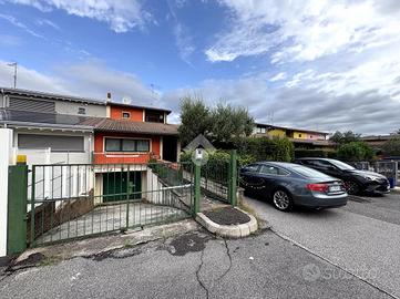 VILLA A SCHIERA A BEDIZZOLE
