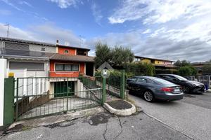 VILLA A SCHIERA A BEDIZZOLE