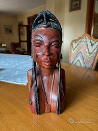 Busto femminile in legno con treccine artigianato