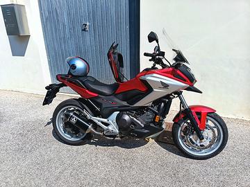 Honda Nc 750 X anno 2016 cambio DCT