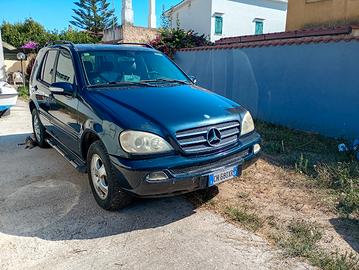 Mercedes ML 270 CDI con gancio di traino 