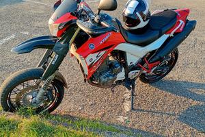 o moto Yamaha iper Motard 660 