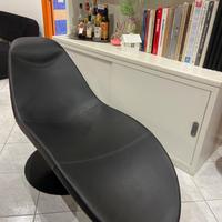 Chaise longue nera in ecopelle, poltrona