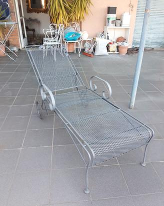 Lettino da terrazzo con materassino