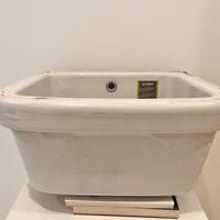 Lavatoio - pilozzo bianco in ceramica 44Lx35Px22H