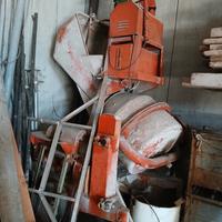 Betoniera lt. 350 autocaricante + pala raschiante