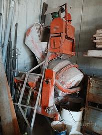 Betoniera lt. 350 autocaricante + pala raschiante