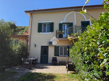 VILLA A SCHIERA A MONTE PORZIO CATONE