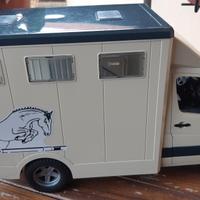 camion trasportatore cavalli