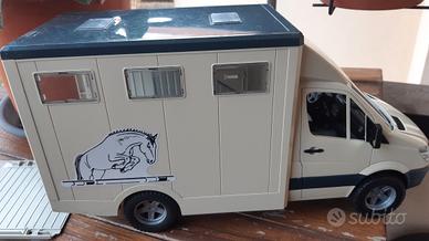 camion trasportatore cavalli