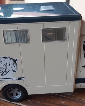 camion trasportatore cavalli