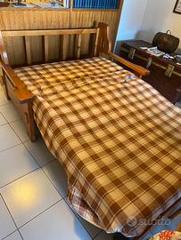 Divano letto con struttura in legno