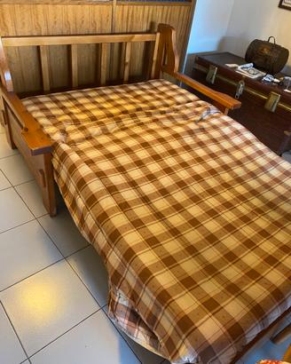Divano letto con struttura in legno